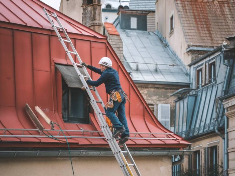L’importance de l’entretien préventif pour prolonger la durée de vie de votre toiture à Lyon