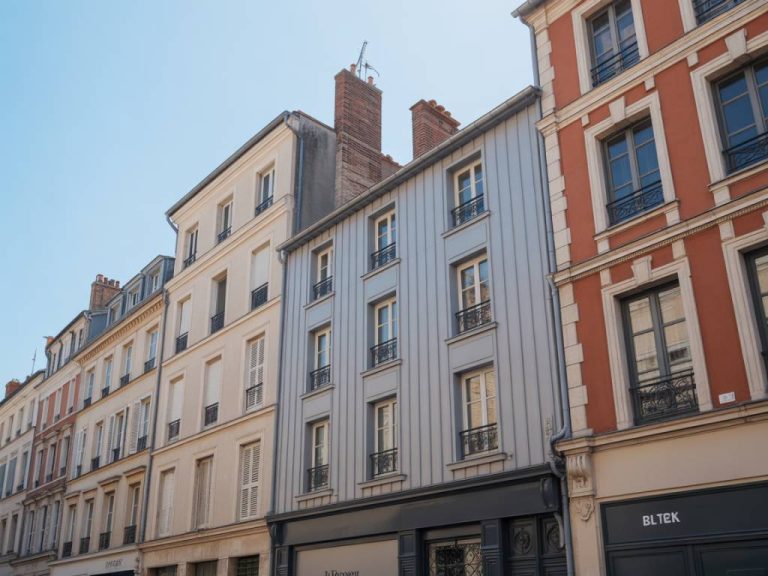 Bardage lyon : types de revêtements, pose, entretien et esthétique architecturale